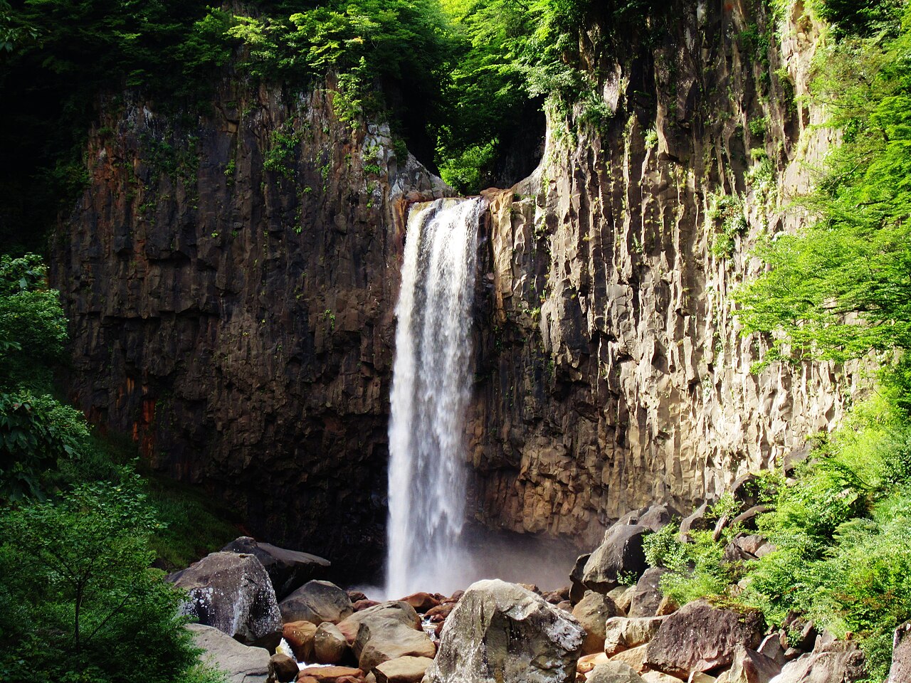 苗名滝（新潟県）