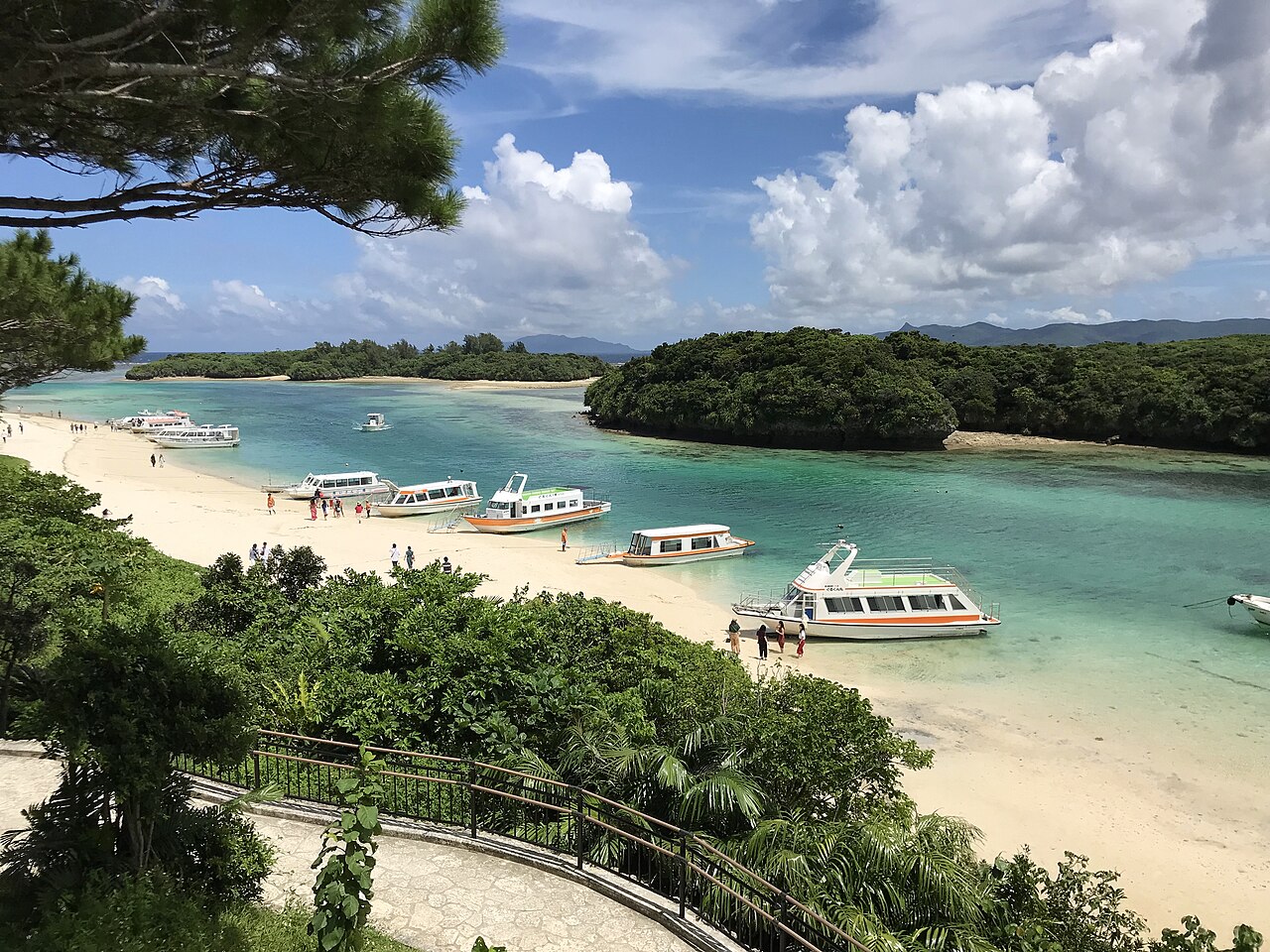 川平湾(沖縄県)