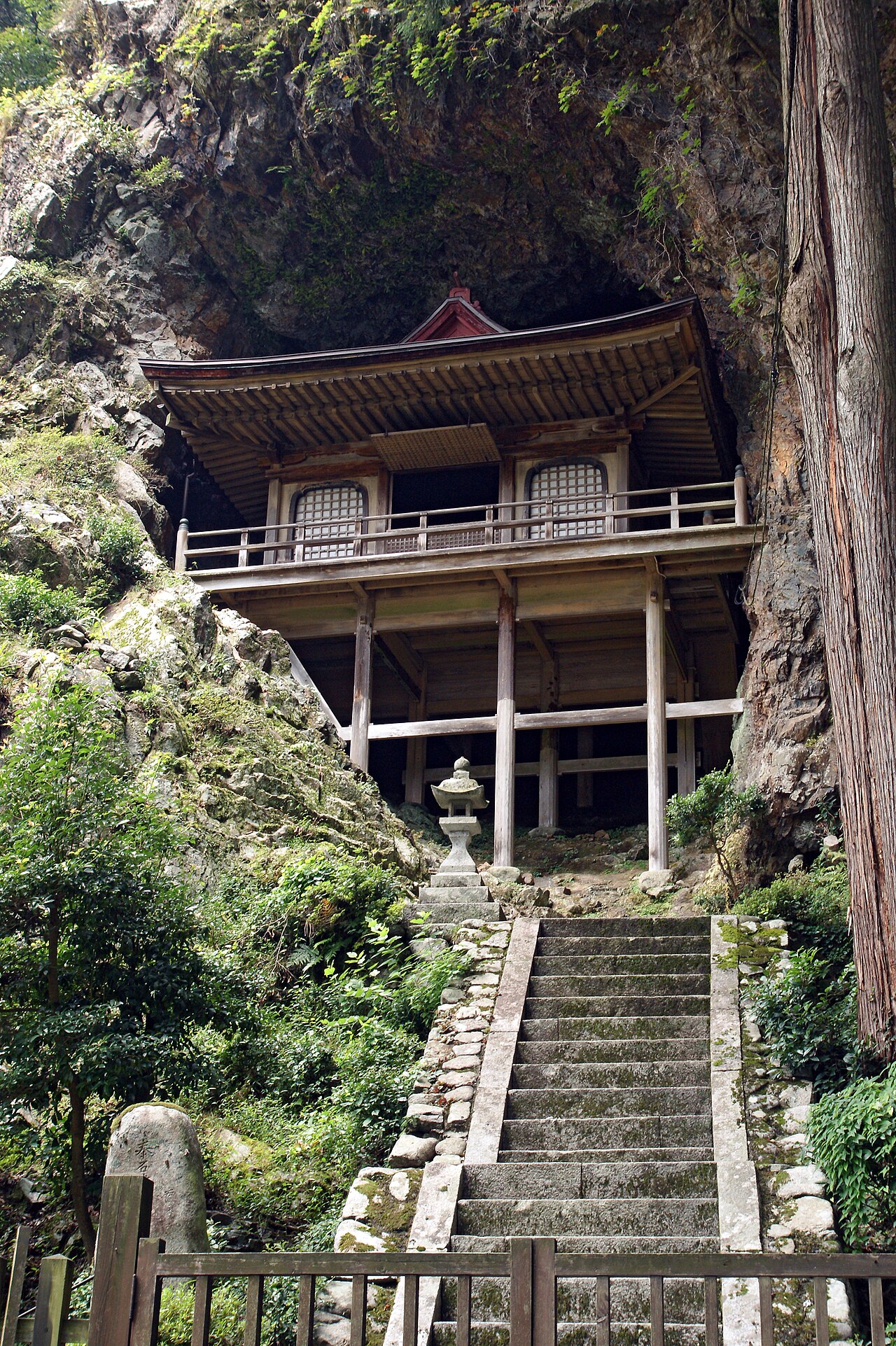 不動院岩屋堂(鳥取県)