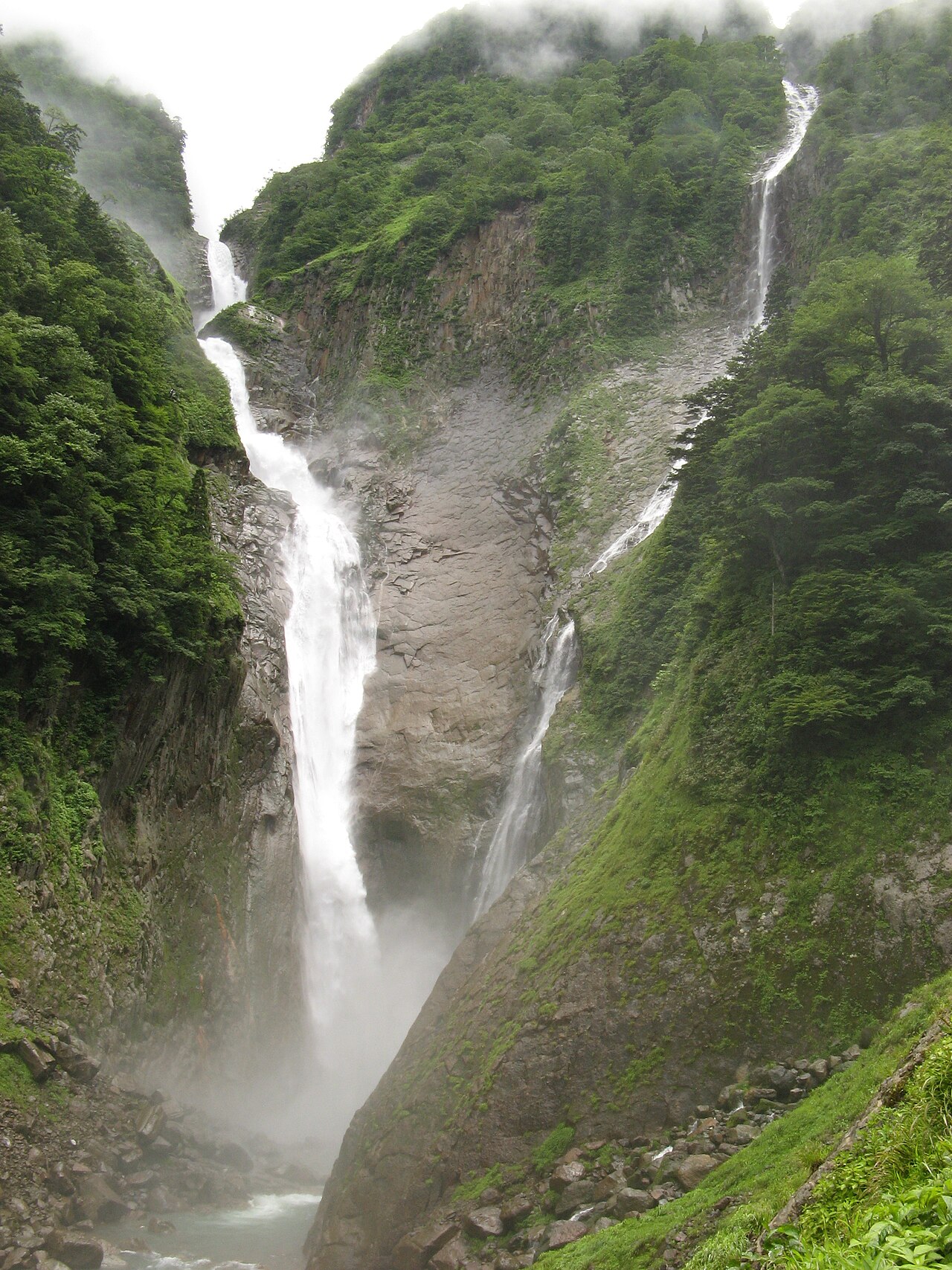 称名滝（富山県）