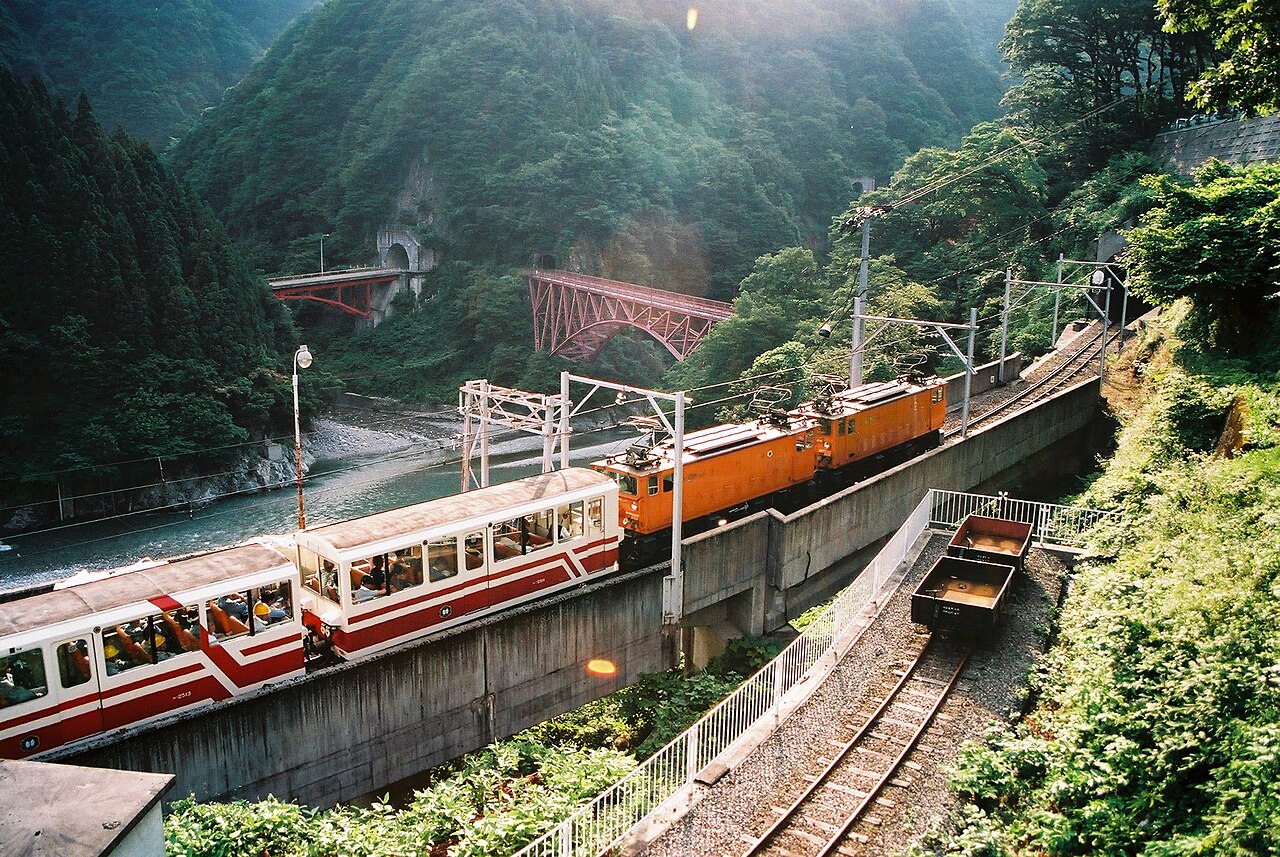 黒部峡谷鉄道トロッコ電車(富山県)